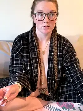 Stripchat Adult Webcam of PussiesnCream_