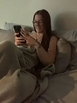 Stripchat Sex Cam of PussiesnCream_