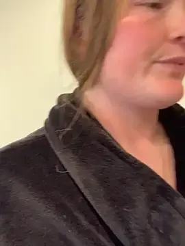 Stripchat Adult Webcam of PussiesnCream_