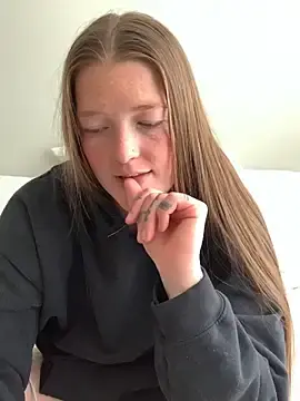 Stripchat Live Porn of PussiesnCream_