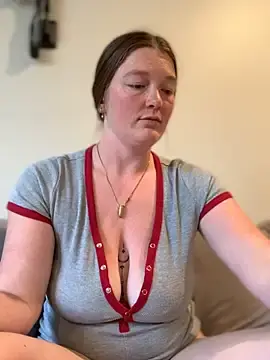 Stripchat Adult Webcam of PussiesnCream_