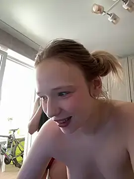 Stripchat Adult Webcam of RollDollsi