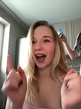 Stripchat Nude Webcam of RollDollsi