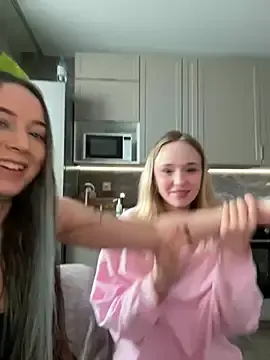 Stripchat Watch Live Sex Cams of RollDollsi