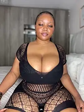 Stripchat Live Sex Cam of RoyalVibeXO