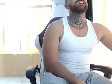 Stripchat Free Porn Cam of aronmiller404