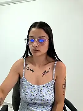 Stripchat Best live sex cam show of Coralinne__