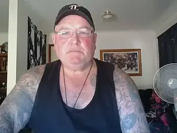 Stripchat Sex Cam of KINKYBLUEYES69