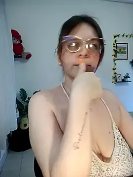 Stripchat Nude Webcam of lorenita_88