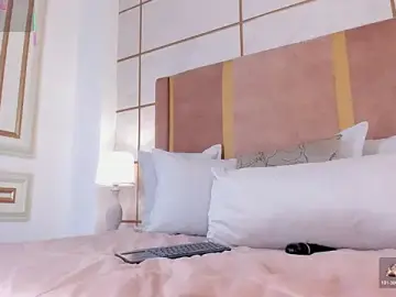 Stripchat Live Sex Cam of lyrabellini