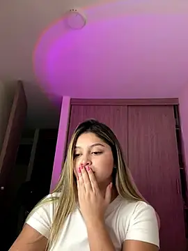 Stripchat Nude Webcam of lunablossom_