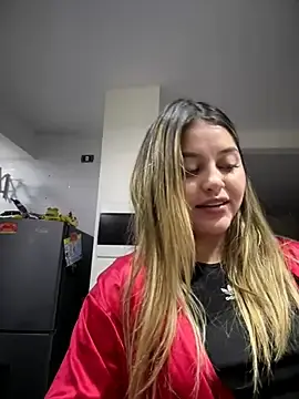 Stripchat Live Sex Cam of lunablossom_