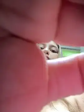 Stripchat Live Sex Cam of lunablossom_