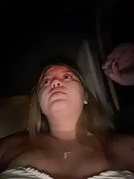 Stripchat Free Porn Cam of lunablossom_