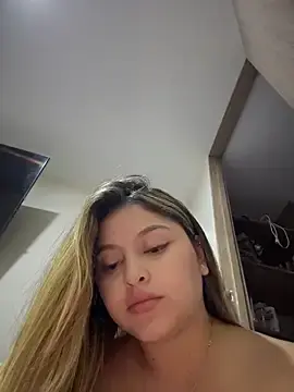 Stripchat Free Live Porn of lunablossom_