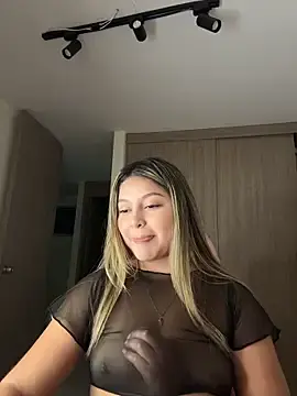 Stripchat Watch Live Sex Cams of lunablossom_