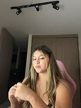 Stripchat Watch Live Sex Cams of lunablossom_