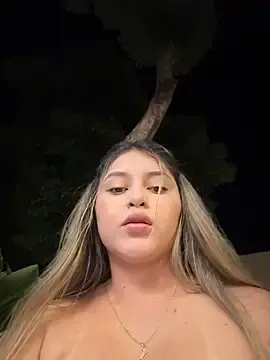 Stripchat Adult Webcam of lunablossom_