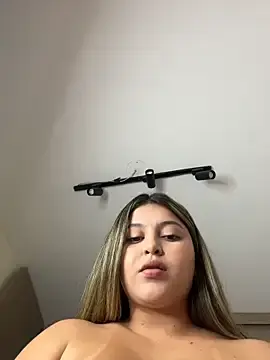 Stripchat Free Live Porn of lunablossom_