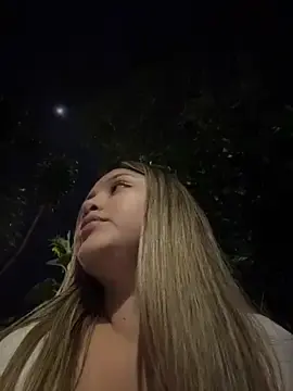 Stripchat Adult Webcam of lunablossom_