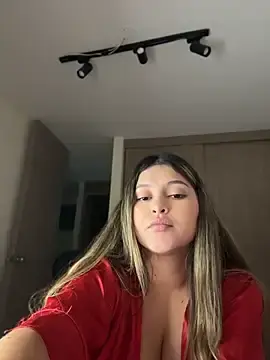 Stripchat Live Sex Cam of lunablossom_