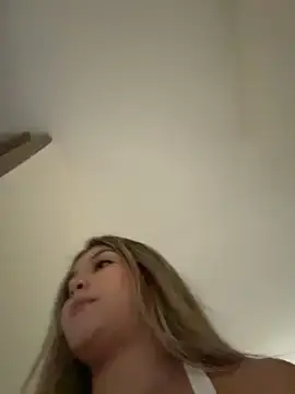 Stripchat Free Porn Cam of lunablossom_