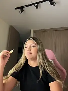 Stripchat Live Sex of lunablossom_