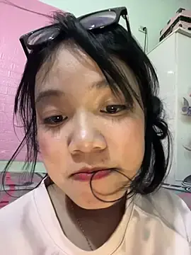 Stripchat Free Porn Cam of Leeeeiu
