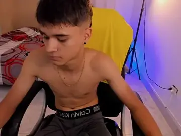 Stripchat Free Live Porn of Aron_Boyy
