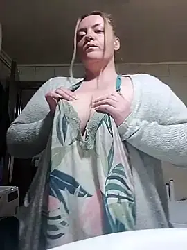 Stripchat Free Porn Cam of HotStepmommy4