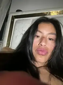 Stripchat Live Sex Cam of Roxana69obreron