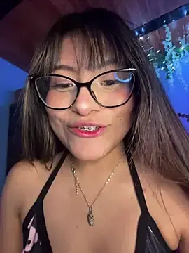 Stripchat Live Sex Cam of Lily_candy_X