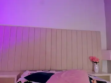 Stripchat Sex Cam of Littleolivia_