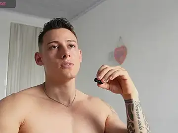 Stripchat Free Porn Cam of Muscle_King_Cum