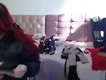 Stripchat Live Sex Cam of LITTLEKITTY19