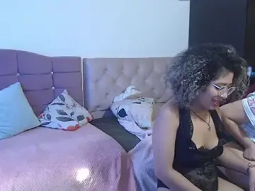 Stripchat Adult Video Chat of LITTLEKITTY19