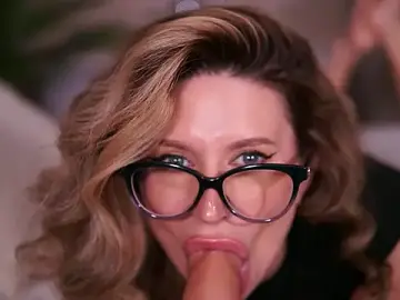 Stripchat Free Porn Cam of AvaMaddisson