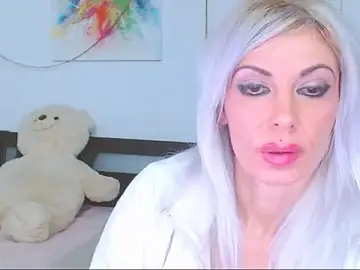 Stripchat Free Live Porn of HoneyLara