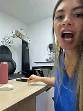 Stripchat Live Sex Cam of alicee16