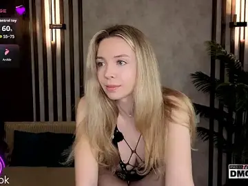 Stripchat Sex Cam of Holl1Would