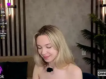 Stripchat Sex Cam of Holl1Would