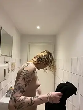 Stripchat Free Porn Cam of Milly-Kiss