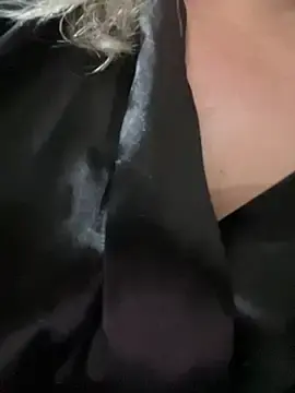 Stripchat Sex Cam of Lucy_Milf_474