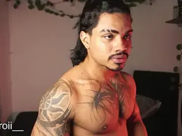 Stripchat Nude Webcam of Young_laroi