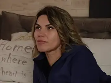 Stripchat Sex Cam of FeliciaKrige