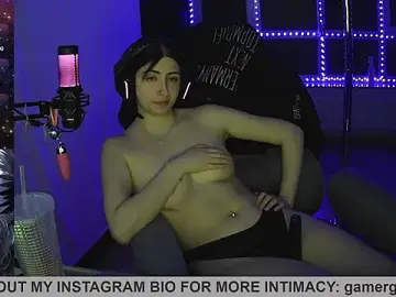 Stripchat Live Sex Cam of Gamergirl-Linela