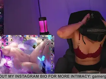 Stripchat Free Porn Cam of Gamergirl-Linela