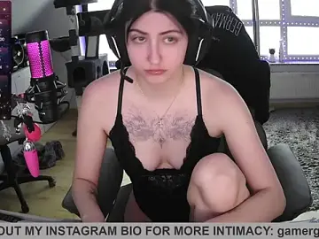 Stripchat Free Porn Cam of Gamergirl-Linela