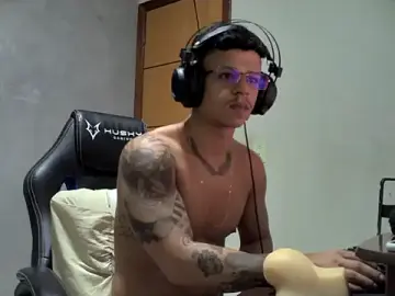 Stripchat Sex Cam of Gust027