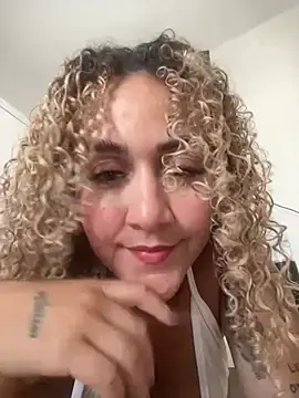 Stripchat Sex Cam of Tamires77